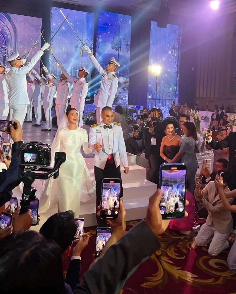 “เกรซ” คว้าช่อดอกไม้งานแต่ง “แพนเค้ก-พี่หมี” รอลุ้นเจ้าสาวคนต่อไป (มีคลิป)