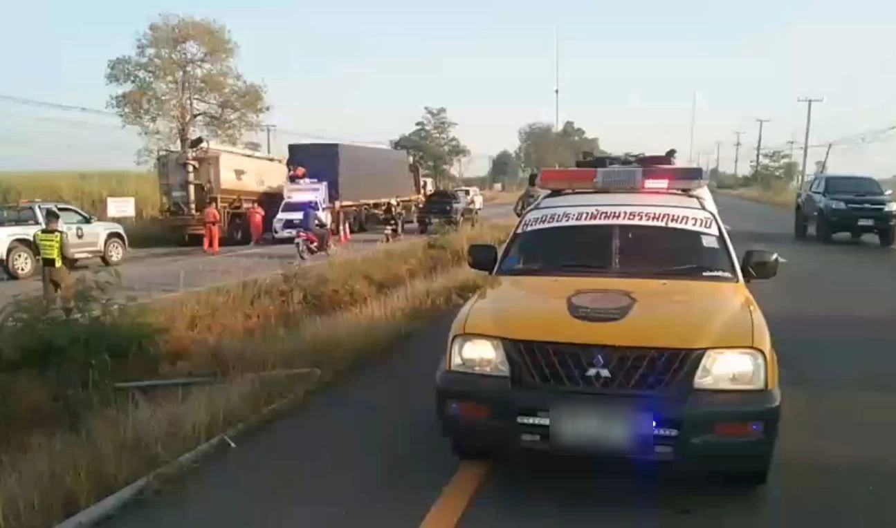 รถทัวร์หนองคาย-ระยอง เสียหลักตกร่องกลาง ผู้โดยสารเจ็บเล็กน้อย 4 ราย