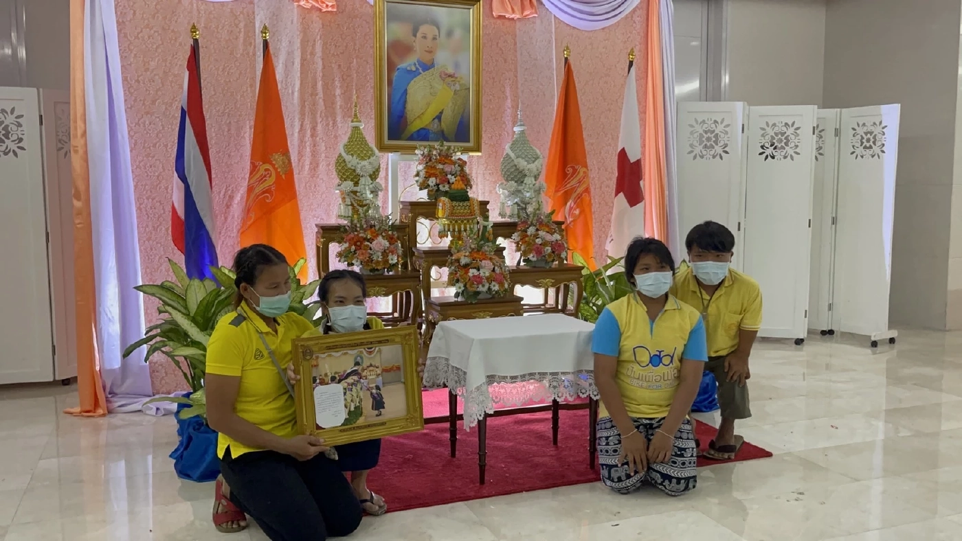 น้องหมิว บัณฑิตจิ๋ว พร้อมครอบครัว ร่วมลงนามถวายพระพร ‘เจ้าฟ้าพัชรกิติยาภา’ 