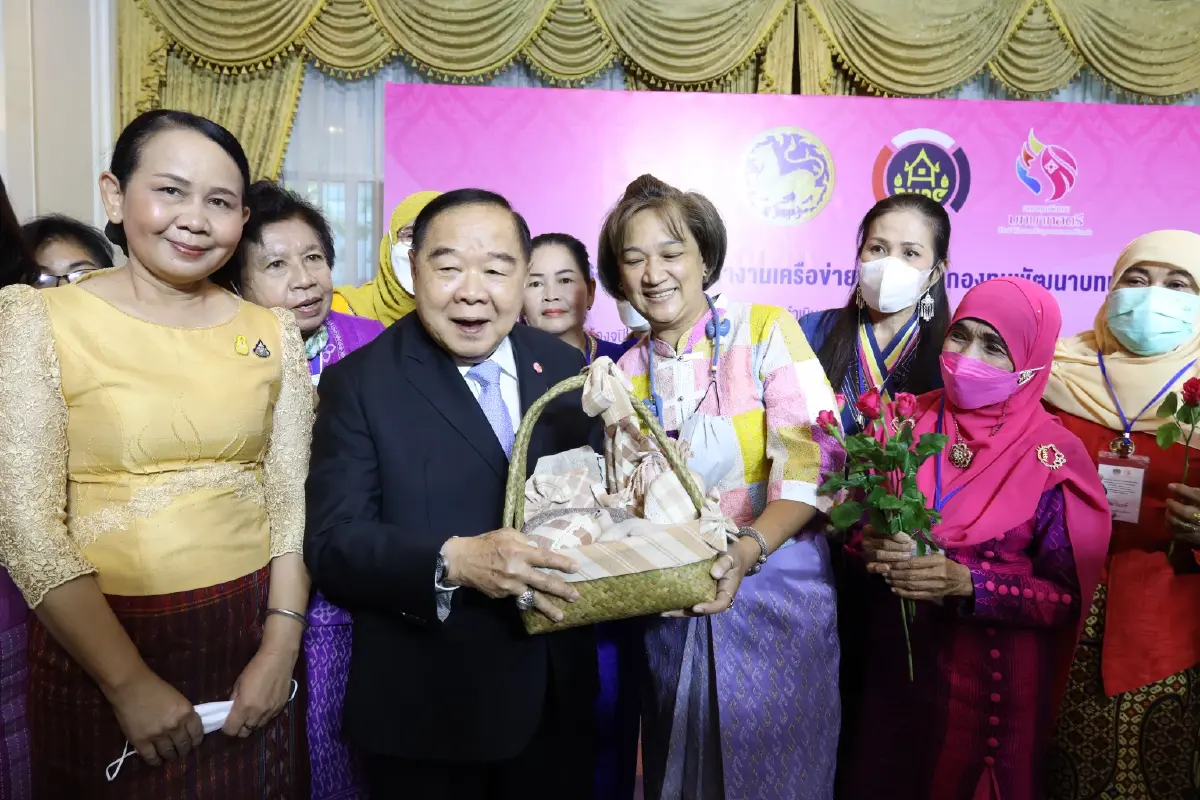 “บิ๊กป้อม” อ้อน “พลังสตรี” ทั่วประเทศ ขอเสียงหนุนจัดตั้ง “รัฐบาล” สมัยหน้า