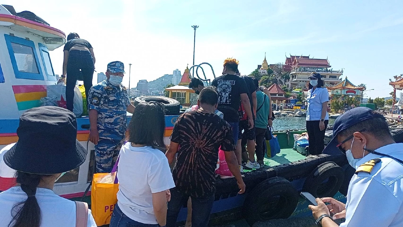 "เกาะสีชัง" ติดหนึบ นทท.แห่ Countdown ปีใหม่ คาดเงินสะพัดหลายสิบล้าน