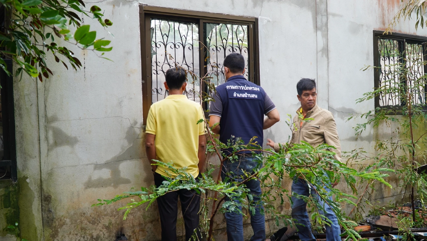 แม่แทบขาดใจ ไฟไหม้บ้านกลางดึก ลูก-หลาน 4 ชีวิต ดับคากองเพลิง