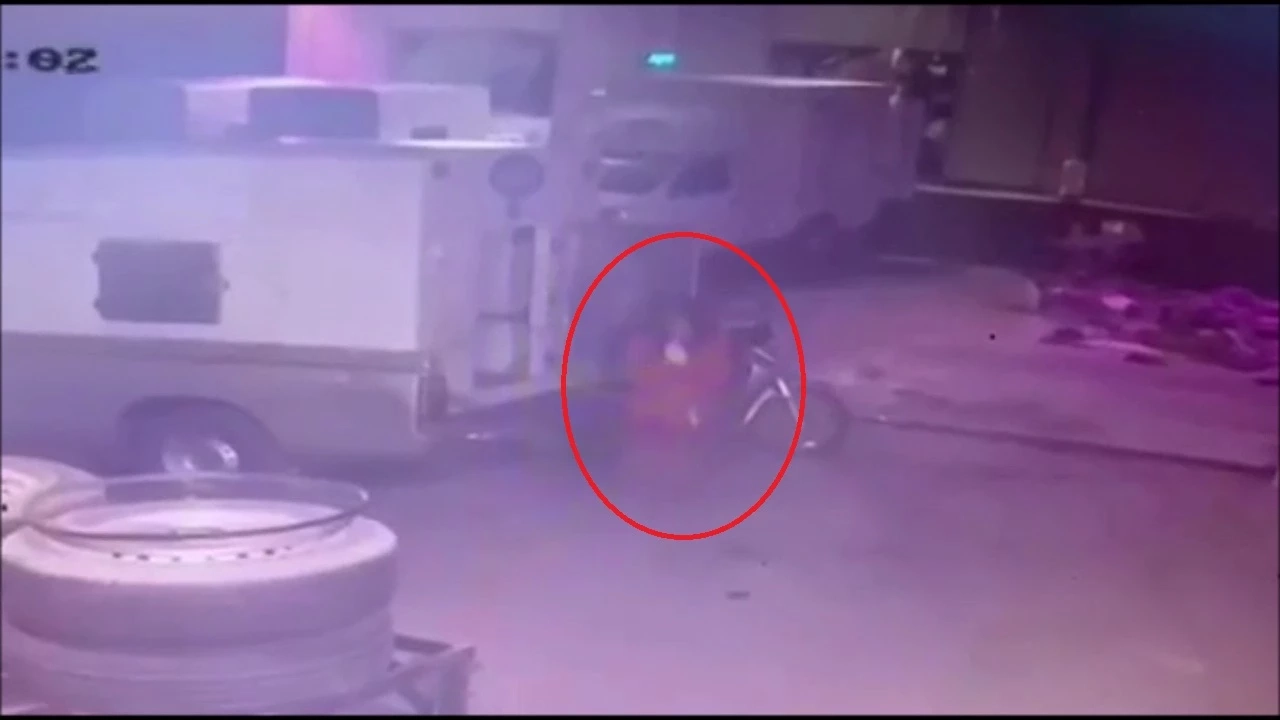 เมียหนีตายขอคนช่วย สามีหึงโหดจะอุ้มฆ่า ขณะสามีบอกกำลังไปเคลียร์ชู้ (คลิป)