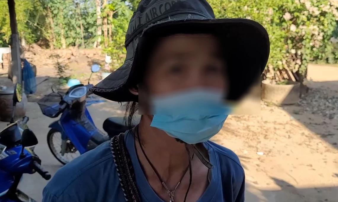 น้าโหด! ใช้มีดฟันหลานดับกลางทุ่งนา ไหว้ขอชีวิตยังไม่หยุด จับกดหัวปักเลน