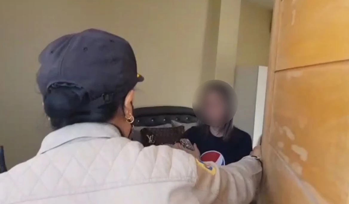 รวบไอ้หื่น! หวังเคลมสาวข้างห้อง เหยื่อร้องให้คนช่วย รอดมาได้หวุดหวิด (คลิป)