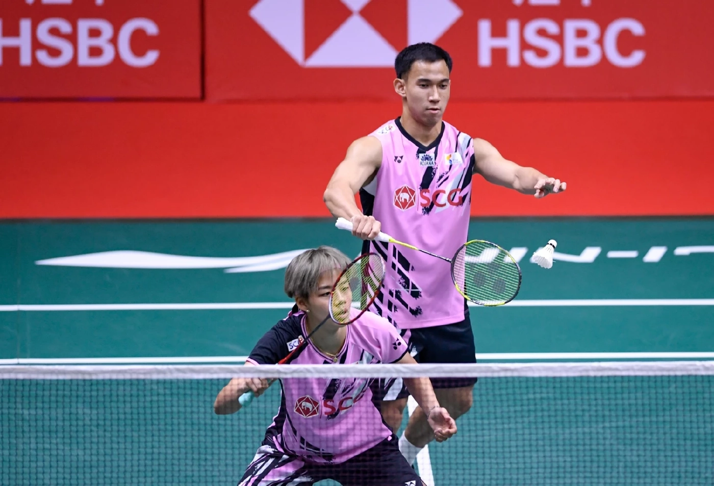 บาส-ปอป้อ, เมย์, กิ๊ฟ-วิว คว้าชัยนัดแรก "เวิลด์ทัวร์ ไฟนอลส์"