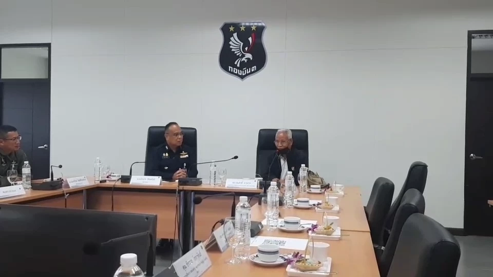 ชาวบ้านที่เช่าดินรายหนึ่ง ที่เคยออกสื่อร้องขอความเป็นธรรม เข้าร่วมชี้แจง