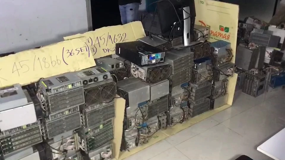 ตำรวจท่าข้าม-กฟน. ทลายเหมืองขุดบิทคอยน์ ลักลอบใช้ไฟเสียหาย 10 ล้านบาท