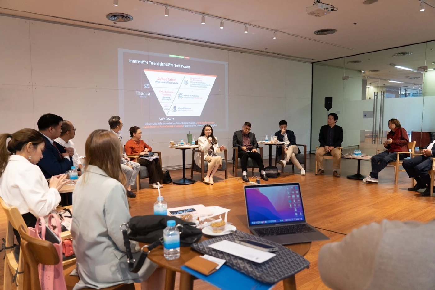 อุ๊งอิ๊งค์ ร่วมเสวนาแลกเปลี่ยนความเห็นกับผู้ประกอบการท่องเที่ยว 