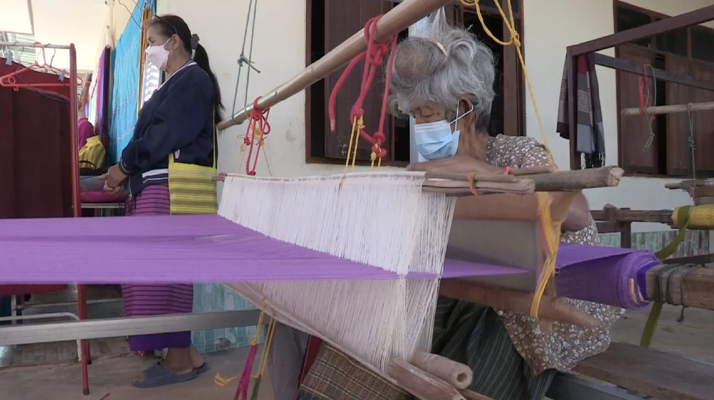 ชาวบ้าน อ.ลำทะเมนชัย สืบสานภูมิปัญญาผ้าทอ ส่งต่อให้คนรุ่นหลัง
