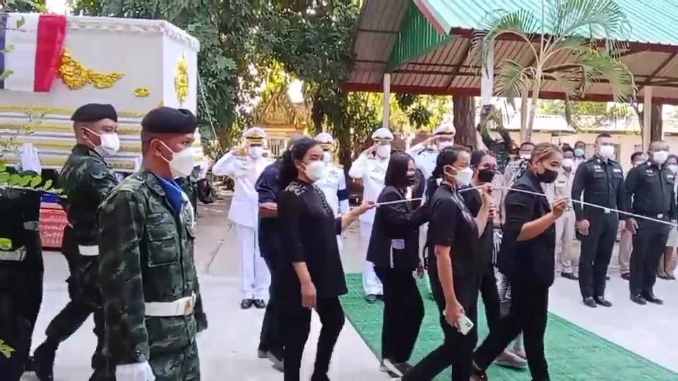 ร่างพลทหารศราวุธ ถึงบ้านเกิดร้อยเอ็ด พ่อแม่ใจสลายแต่ก็รู้สึกภูมิใจ