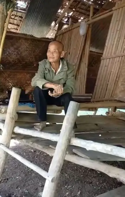 สุดเวทนา ชายชราวัย 83 ปี อาศัยอยู่เพียงลำพัง ในกระต๊อบทรุดโทรม
