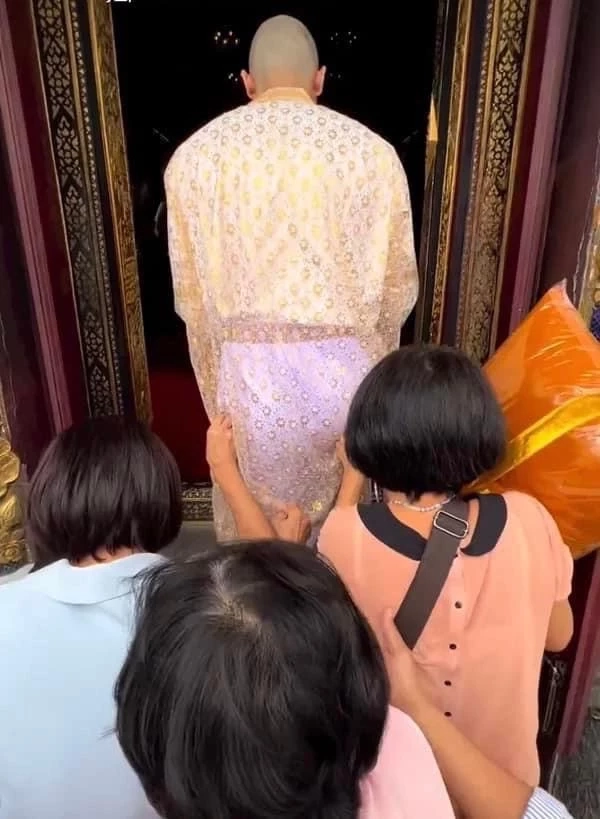 คุณแม่อิ่มบุญ “หน่องธนา” เข้าพิธีอุปสมบทเรียบง่ายได้รับฉายา โสภณธโน