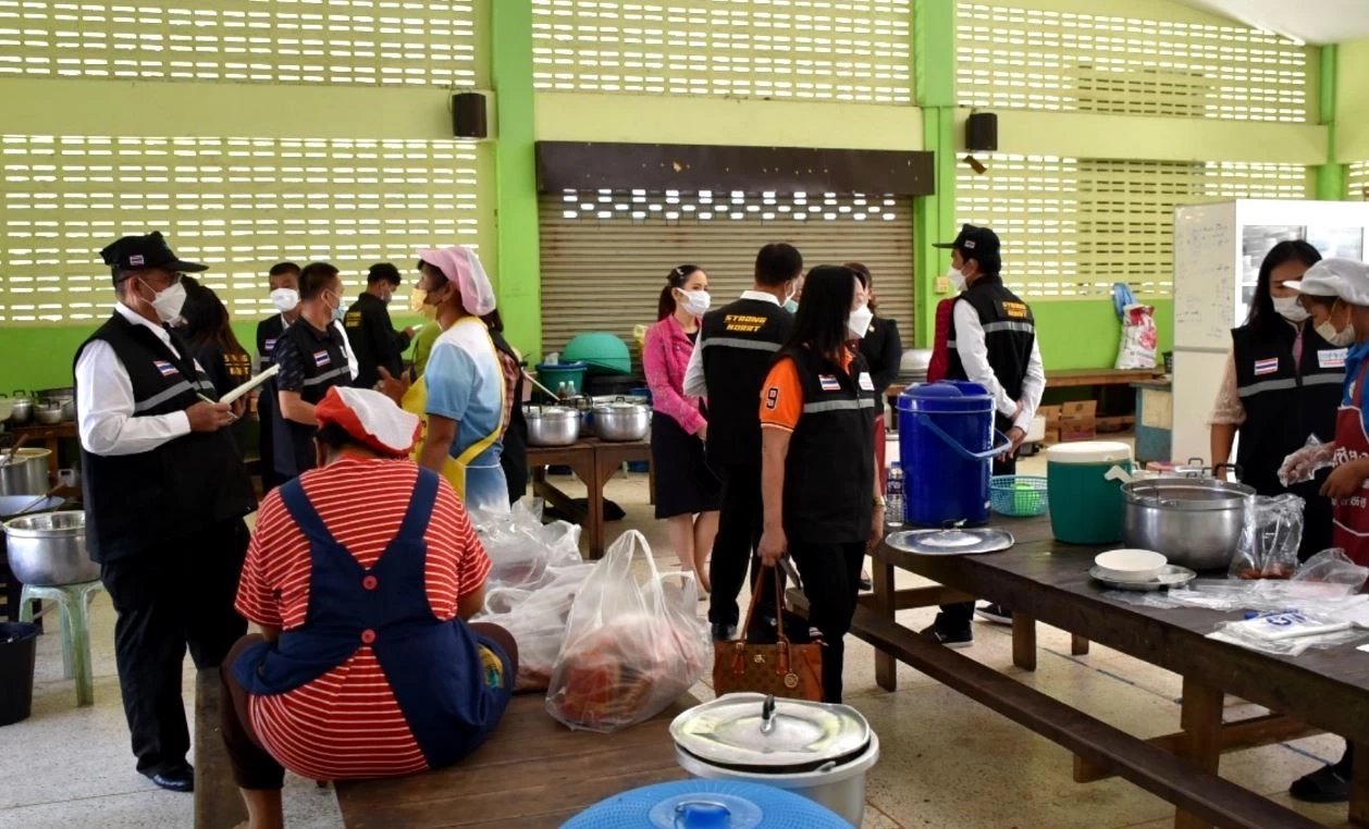 เด้งด่วน! ผอ.โรงเรียนโคราช สังเวยดราม่าอาหารกลางวัน ด้าน ป.ป.ช. จ่อฟันซ้ำ