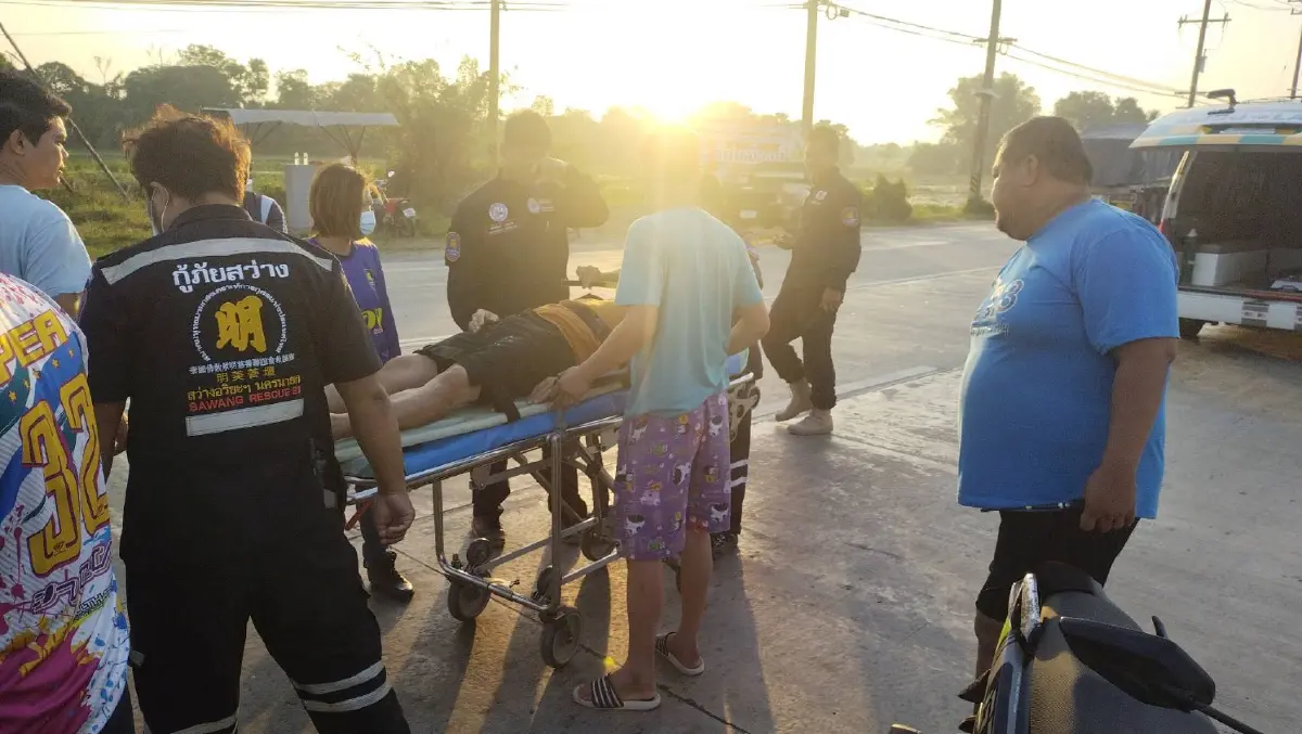 "พ่วง 22 ล้อ" ซิ่งฝ่าไฟแดงขยี้เก๋งฮอนด้า คาสี่แยก เจ็บ 1 ราย