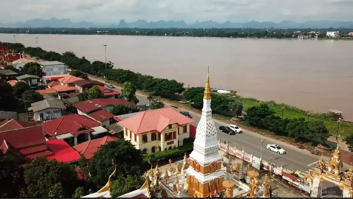 วัดมหาธาตุ จ.นครพนม สถานที่ท่องเที่ยวริมฝั่งโขง 