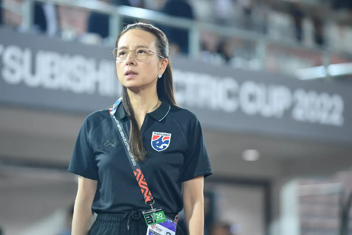 แฟนบอลไทยเฮ มาดามแป้ง จัดจอยักษ์ถ่ายทีมชาติไทย ที่แพทสเตเดี้ยม