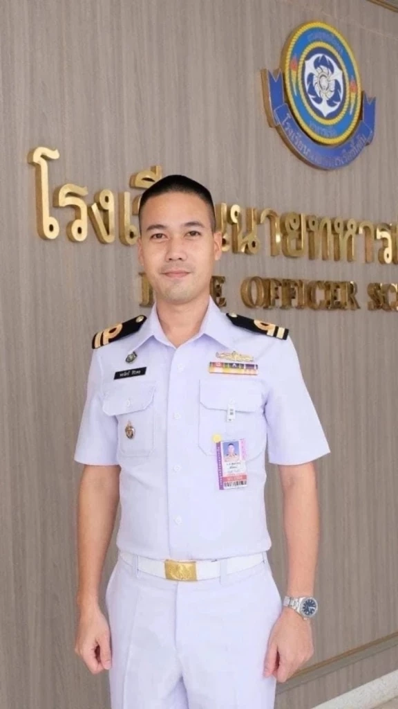 สุดซึ้งภาพ "ต้นเรือพลับ" ขอภรรยาแต่งงานกลางสนามบิน โซเชียลภาวนาหวังปาฏิหาริย์ช่วย