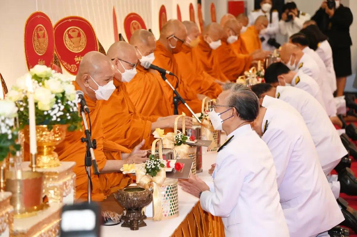 ประธานสภาผู้แทนราษฎร นำสมาชิกรัฐสภา วางพานพุ่ม “วันรัฐธรรมนูญ”