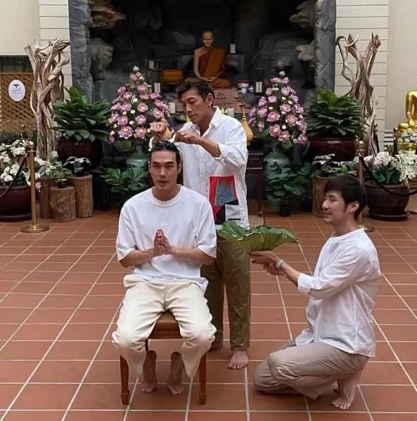 คุณแม่อิ่มบุญ “หน่องธนา” เข้าพิธีอุปสมบทเรียบง่ายได้รับฉายา โสภณธโน