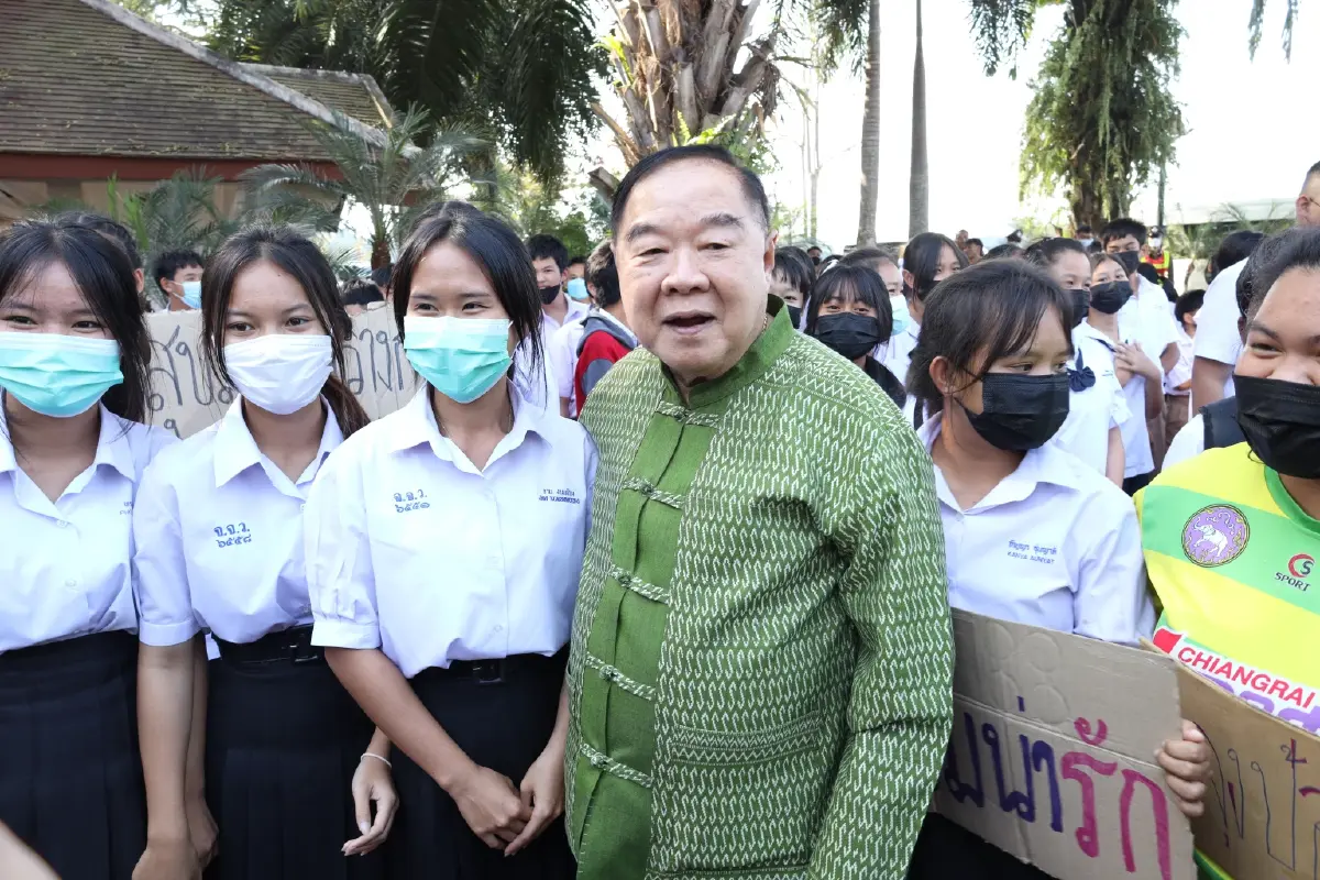 โดนใจ! ชาวบ้าน อวย "บิ๊กป้อม" พูดจริงช่วยจริง มีน้ำใช้ไม่แล้ง