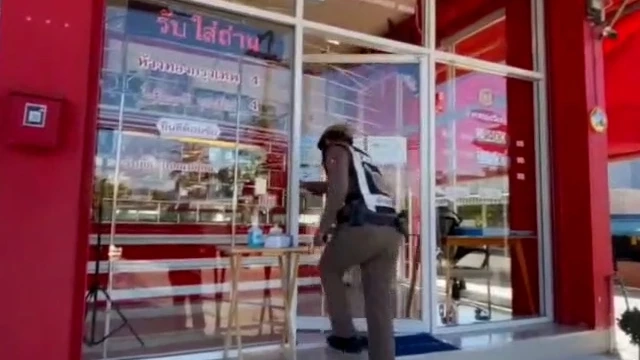 ร้านทองกรุงเทพ 4 หลังจากถูกปล้น ได้ติดลูกกรงสแตนเลส เพิ่มขึ้น แต่ตอนนี้รู้สึกผวา เพราะคนร้ายล่าสุดนำที่เจียรเหล็กมาก่อการด้วย