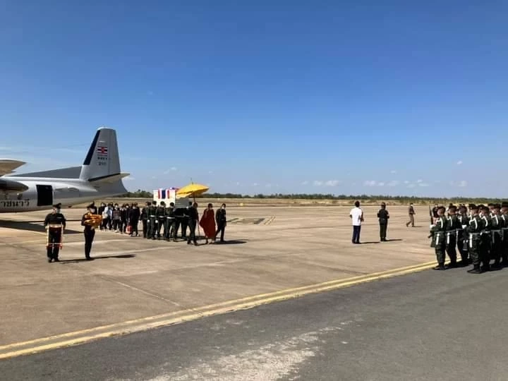 ร่างพลทหารศราวุธ ถึงบ้านเกิดร้อยเอ็ด พ่อแม่ใจสลายแต่ก็รู้สึกภูมิใจ