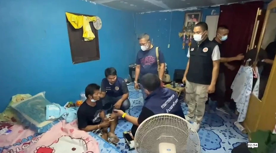 "ตำรวจ-ฝ่ายปกครอง" บุกจับเอเย่นต์ค้ายาบ้า สารภาพสิ้น ขายเม็ดละ 10 บาท