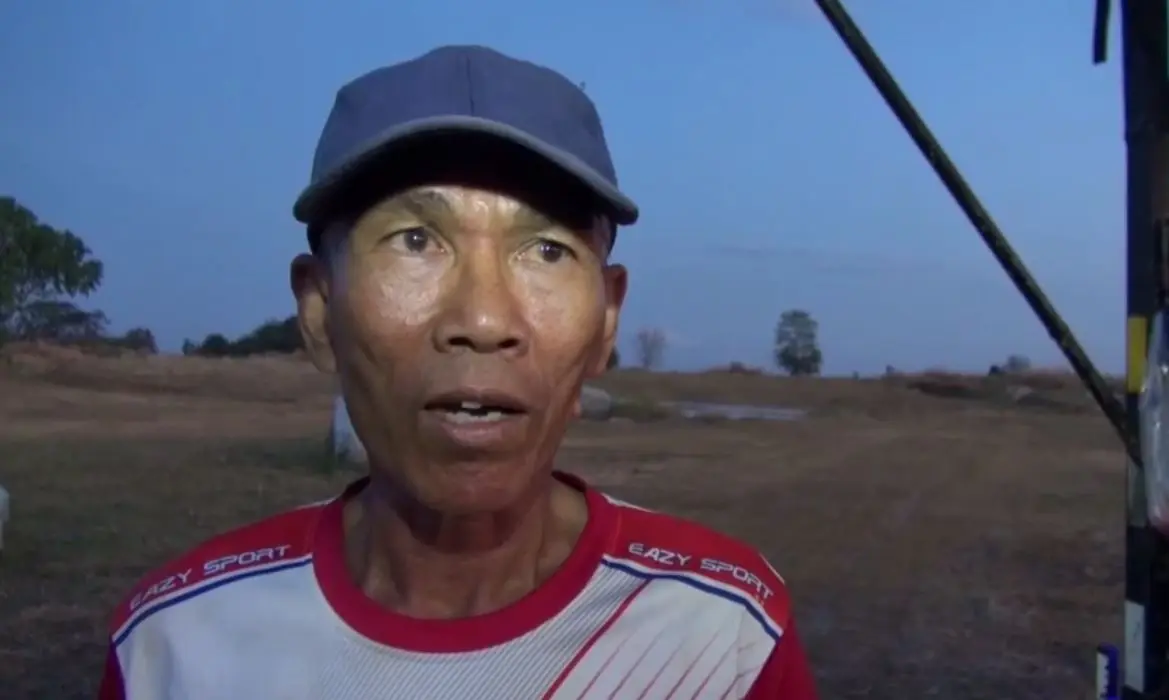 สุดวังเวง! เจ้าของบริษัท จ้างฉายหนังกลางแปลง ให้ผีบรรพบุรุษดู