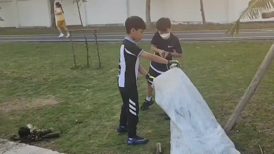 ชื่นชม ชายชาวอังกฤษ ชวนเด็กไทยเก็บขยะปลูกจิตสำนึกรักษ์โลก
