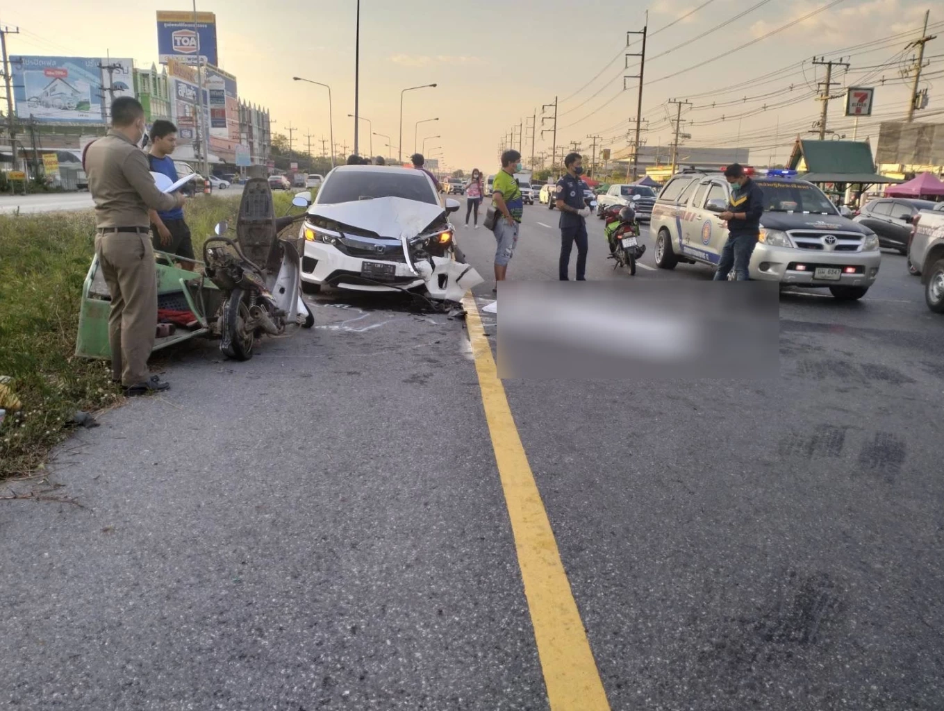 ไม่ทันได้ใช้เงิน ยาย 72 ปี เพิ่งขายที่ดิน 15 ล้าน ขี่ จยย.ตัดหน้าเก๋ง ถูกชนดับ