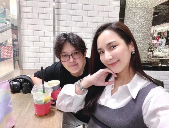 "จั๊กจั่น" และ "อาบี" อดีตผู้จัดการส่วนตัว