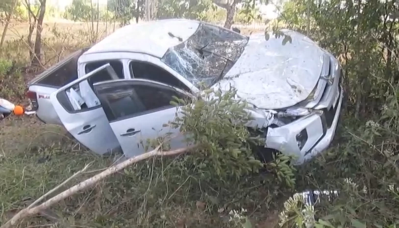 หนุ่มสุรินทร์พาญาติหมั้นสาวนครพนม ขากลับรถเสยต้นไม้ ดับคาที่ 1 เจ็บระนาว