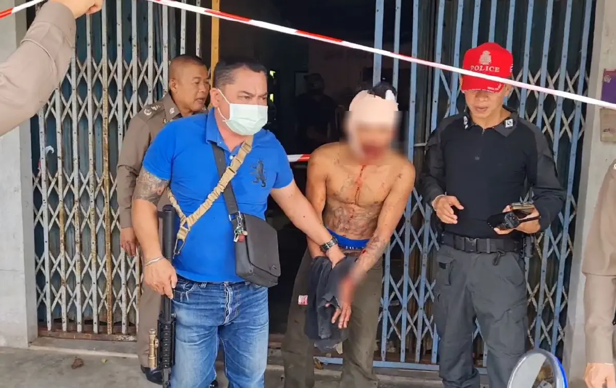 หวิดสิ้นชื่อ! ตำรวจบุกจับ "นิว ป่าโล่ง" เจอขว้างระเบิดสวน เจ็บระนาว
