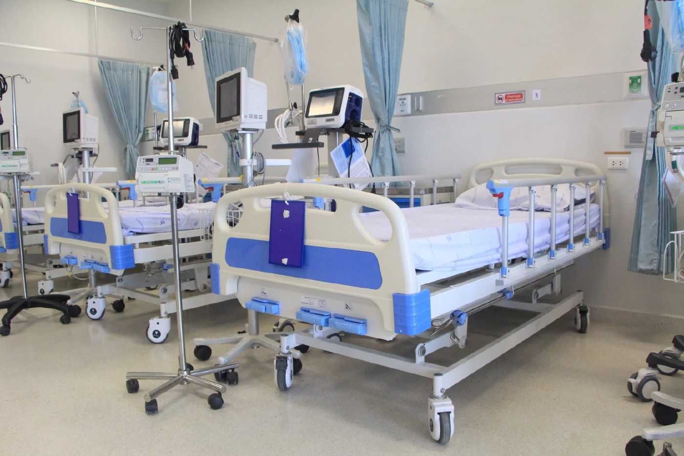 เปิดข้อแตกต่าง "บัตรทอง-ประกันสังคม" เลือกใช้งานอย่างไร ไม่ให้เสียเปรียบ