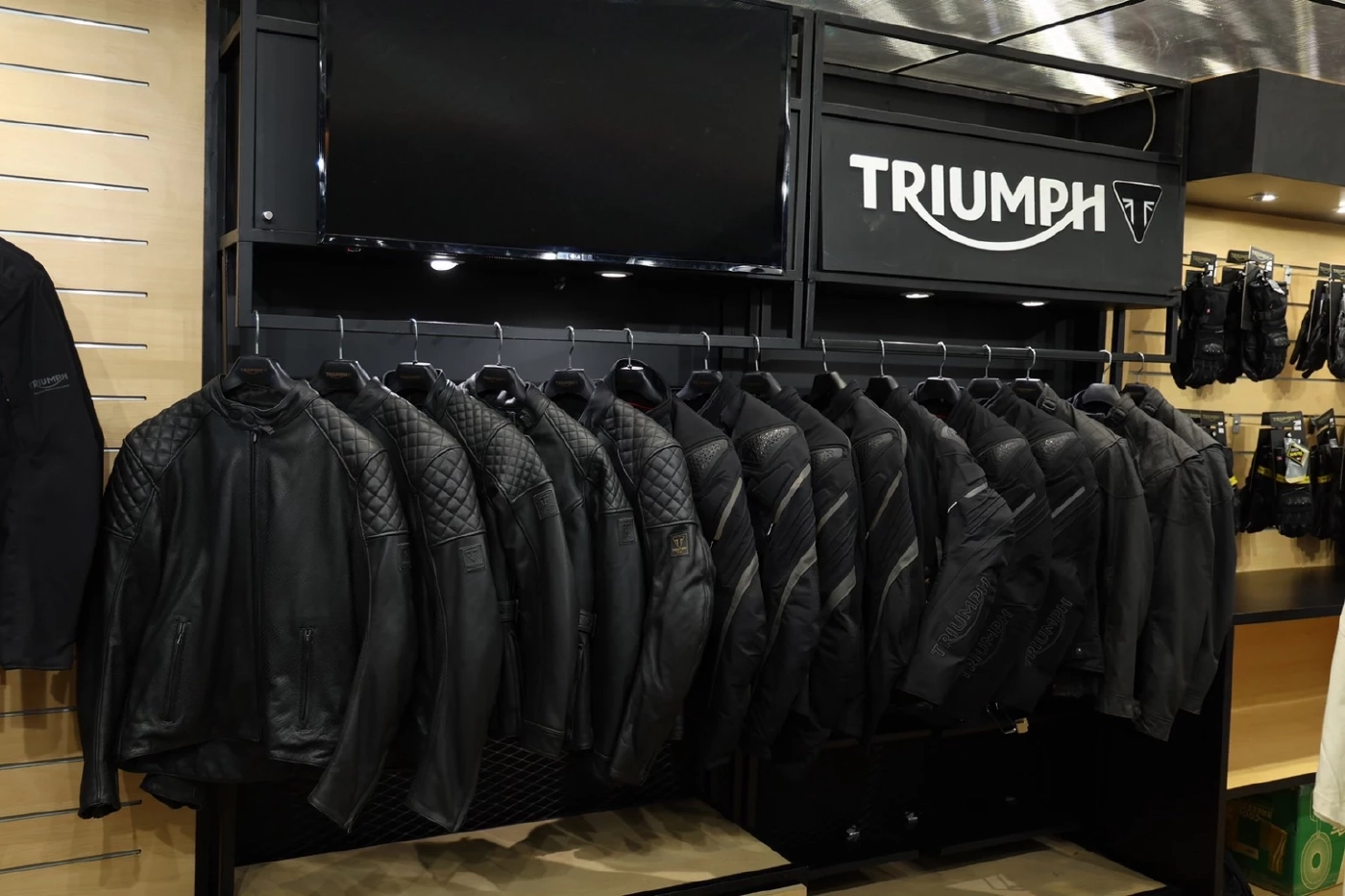 จัดเต็ม เสริมลุคไบค์เกอร์สไตล์ "ไทรอัมพ์" ในงาน MOTOR EXPO 2022