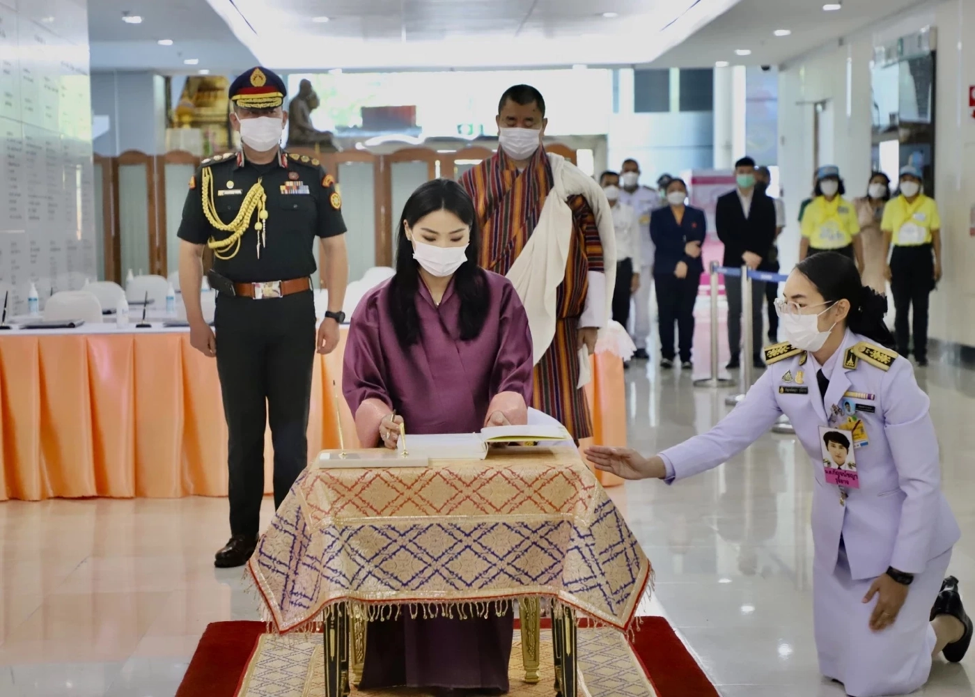 สมเด็จพระราชินีแห่งภูฏาน เสด็จฯ รพ.จุฬาฯ ลงพระนามเยี่ยม เจ้าฟ้าพัชรกิติยาภาฯ