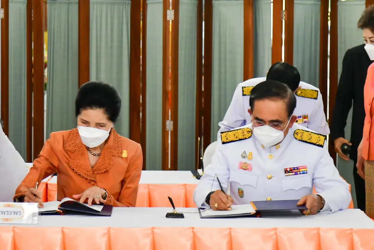 “นายกฯ” นำ ครม. ลงนามถวายพระพร "เจ้าฟ้าพัชรกิติยาภาฯ"  รพ.จุฬาลงกรณ์