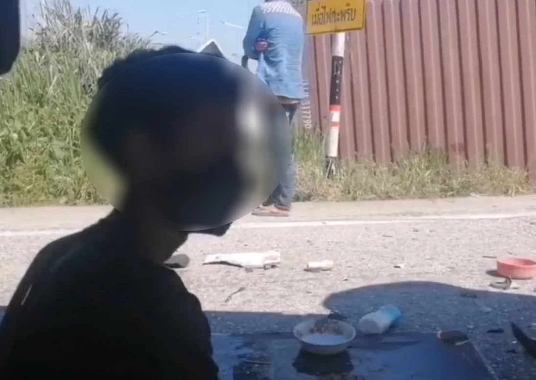 สลด! เทรลเลอร์ประสานงากลางแยก หญิงท้อง 5 เดือน กระเด็นตกหนองน้ำ ล้อทับดับ