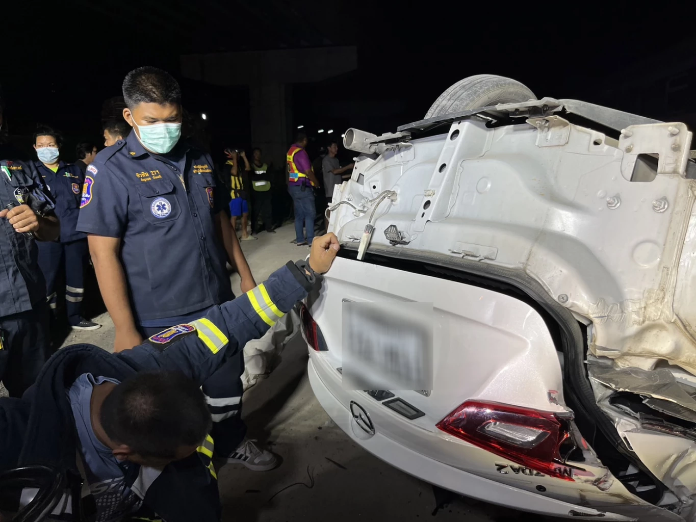 เก๋งซิ่งฝ่าไม้กั้นทางรถไฟ ถูกชนดับ 3 ศพ