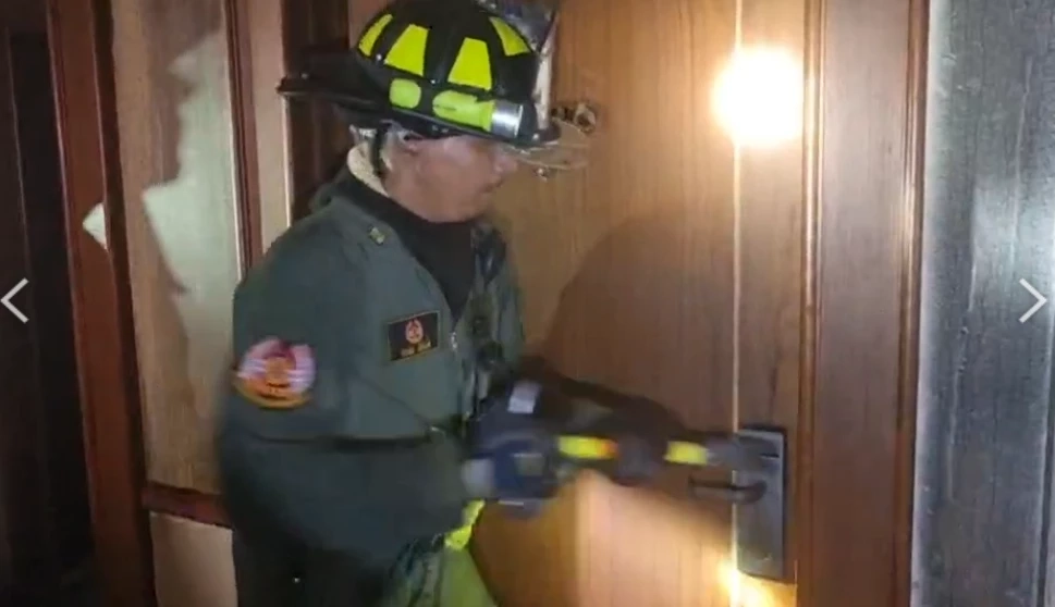 ภาพการทำงานที่ยากลำบากของเจ้าหน้าที่กู้ภัย