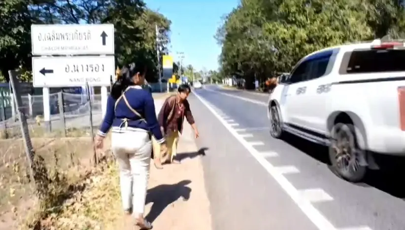 ชาวบ้านที่เห็นเหตุการณ์ชี้จุดเกิดเหตุ