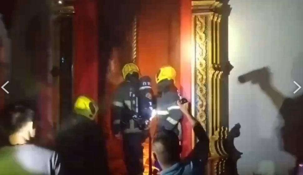 ระทึก! เพลิงไหม้โบสถ์วัดราษฎร์บูรณะ หวิดวอดทั้งหลัง (มีคลิป)