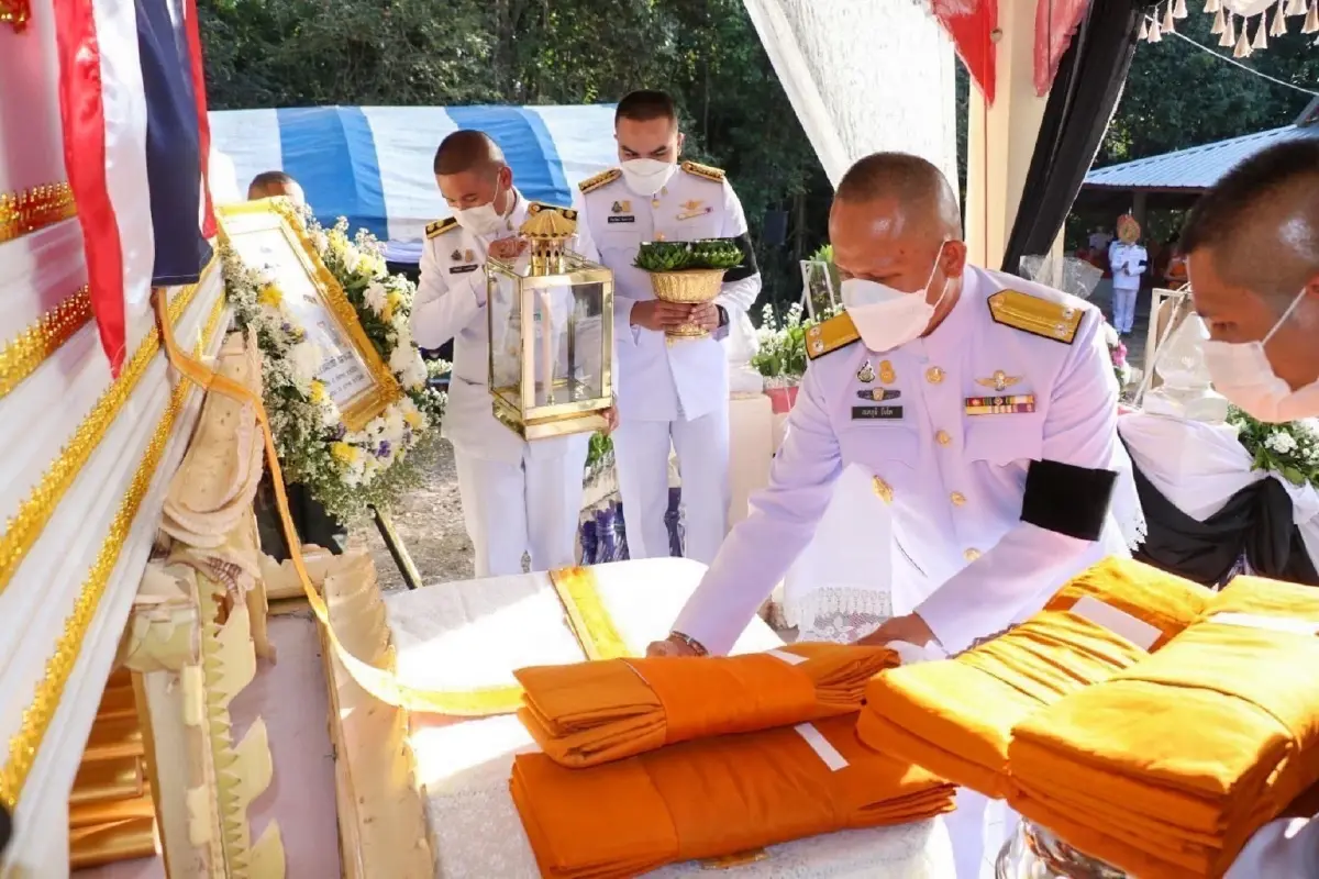 พระราชทานเพลิงศพ "พ.จ.อ.สมเกียรติ หมายชอบ" วีรชนเรือหลวงสุโขทัย