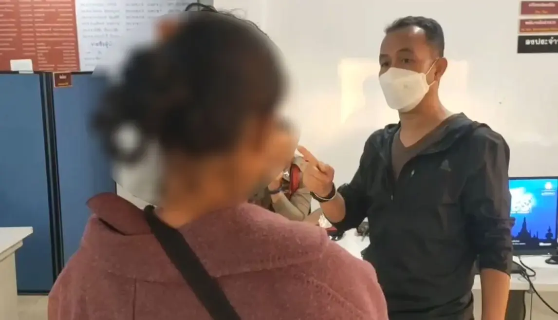 ป้าชักปืนขู่อดีตสามี เกิดลั่นใส่หลานดับ จุดไฟเผาอำพรางหวังหนีความผิด