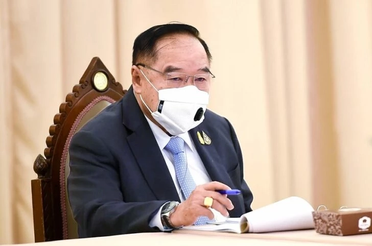 "ก้าวไกล" กังขา "ป.ป.ช." ด่วนตัดชื่อ "ไตรรงค์" ชี้มูลความผิดคดีมันเส้น