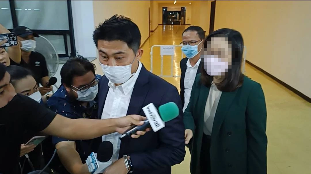 พัชรินทร์ พร้อม ทนายเดินทางเข้าให้ปากคำ