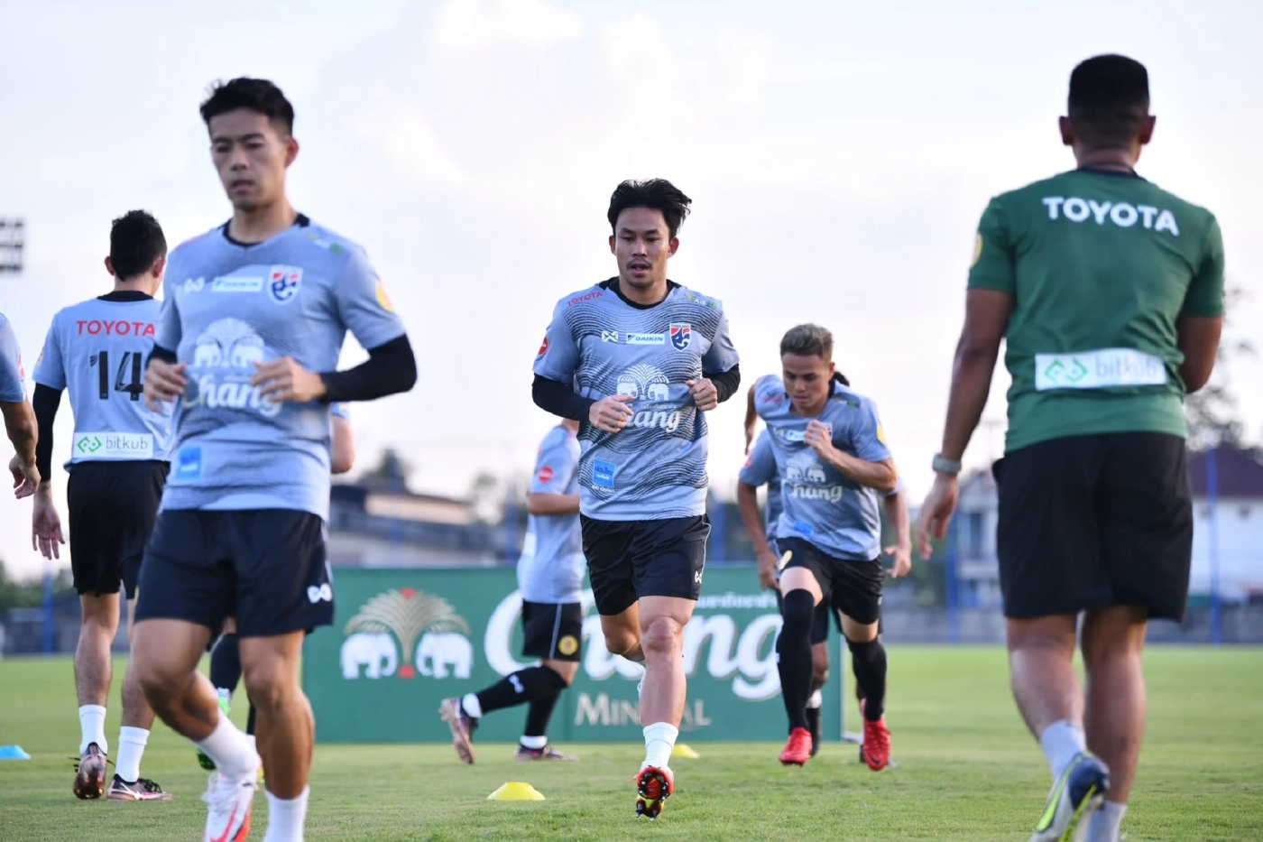 "ธีรศิลป์" ไม่หวั่นโดนจับตาย เชื่อไทยชุดนี้ทดแทนกันได้