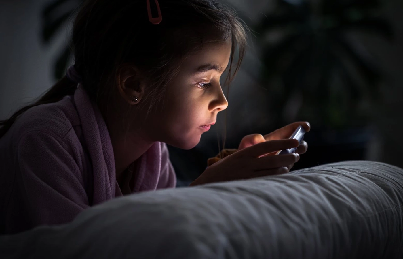 ปิดไฟใช้โทรศัพท์อย่างไรให้ถนอมดวงตา