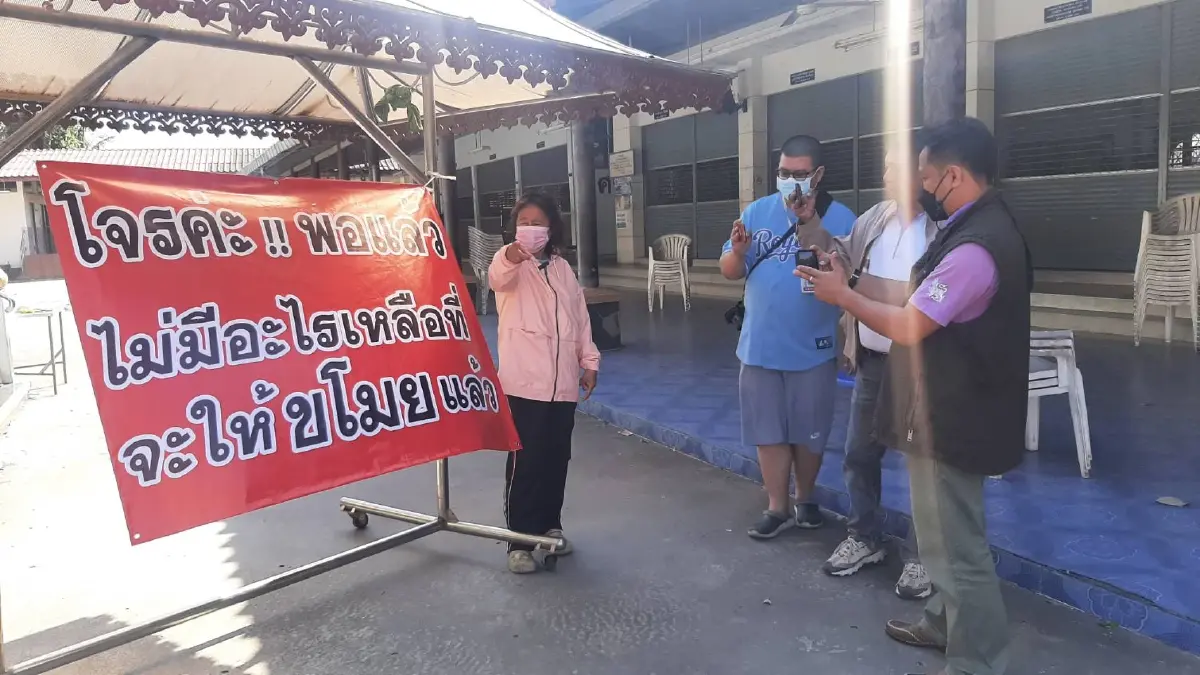 ญาติโยมสุดทน ขึ้นป้ายประชดโจร ขยันลักทรัพย์ในวัด ไม่เว้นเงินมือศพ